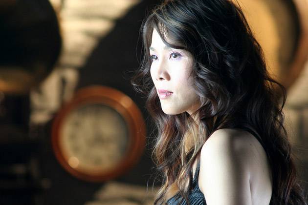 田震摔话筒事件内幕曝光 拒绝领奖场面失控