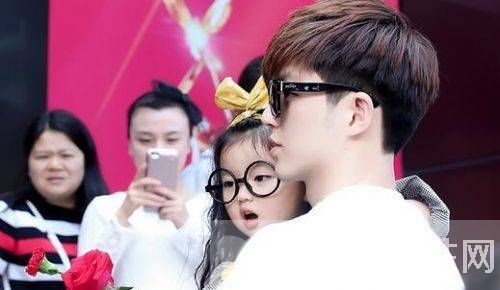 董力阿拉蕾什么关系 董力阿拉蕾是父女吗