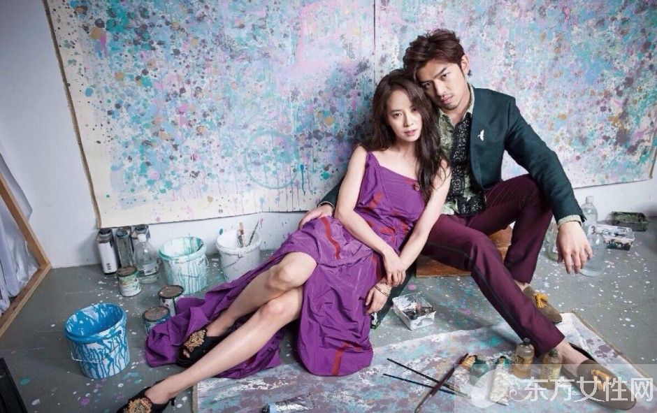 陈柏霖宋智孝现身首尔街 狂扔狗粮 好恩爱