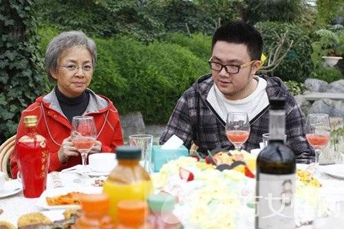 宋丹丹儿子巴图个人资料 巴图口才不亚宋丹丹