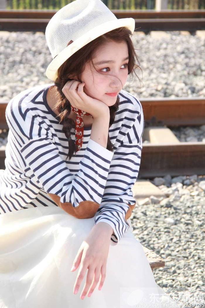 关晓彤的男朋友是谁  关晓彤家庭背景大起底