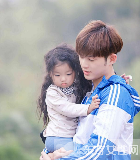 董力阿拉蕾什么关系 董力阿拉蕾是父女吗