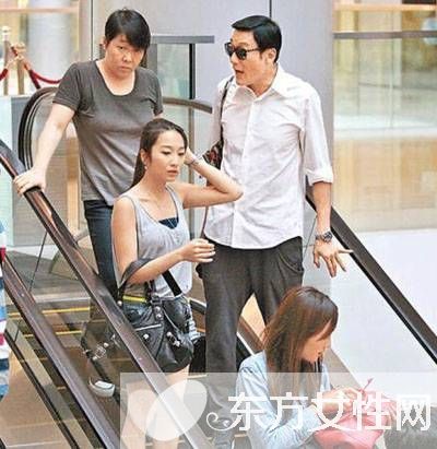 梁家辉老婆是患难时守护他的天使 年过半百仍秀恩爱