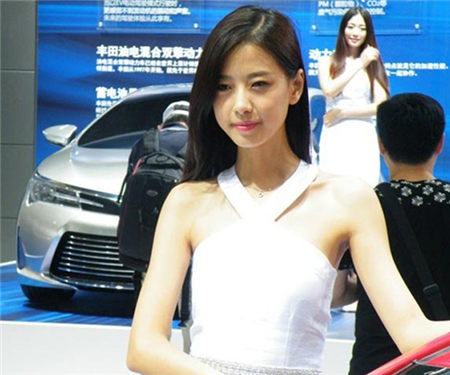 上海车展惊现透视装车模 下体真空引狂拍