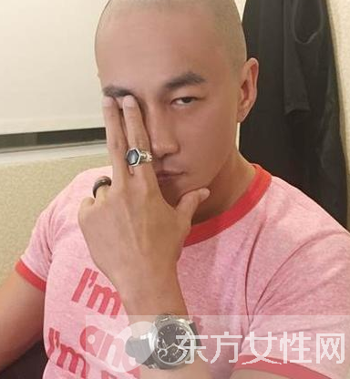 何润东被娇妻剃光头 自嘲刚结婚就要出家了