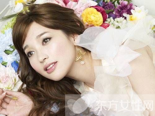 金莎个人资料曝光 歌手金莎大方承认整容