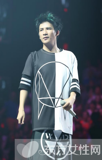 大张伟再陷抄袭门 大张伟王思聪微博 互掐