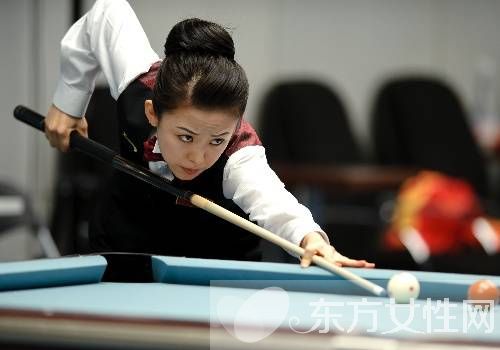 九球天后潘晓婷个人资料 潘晓婷低胸装险些走光