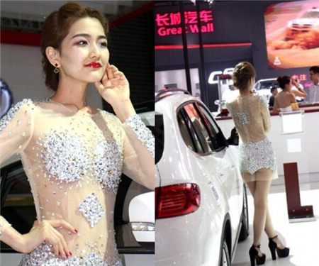 上海车展惊现透视装车模 下体真空引狂拍