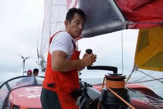 船在人失 中国帆船选手郭川在夏威夷海域失联