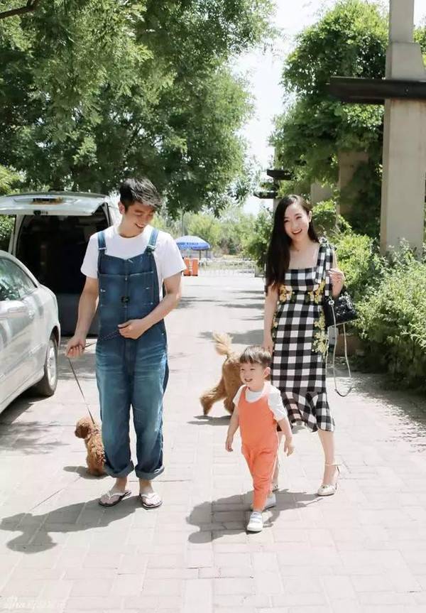 姐弟恋的明星夫妻 甜到不能再甜