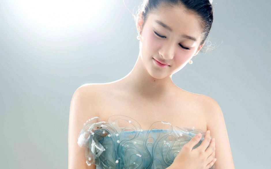 关晓彤的男朋友是谁  关晓彤家庭背景大起底