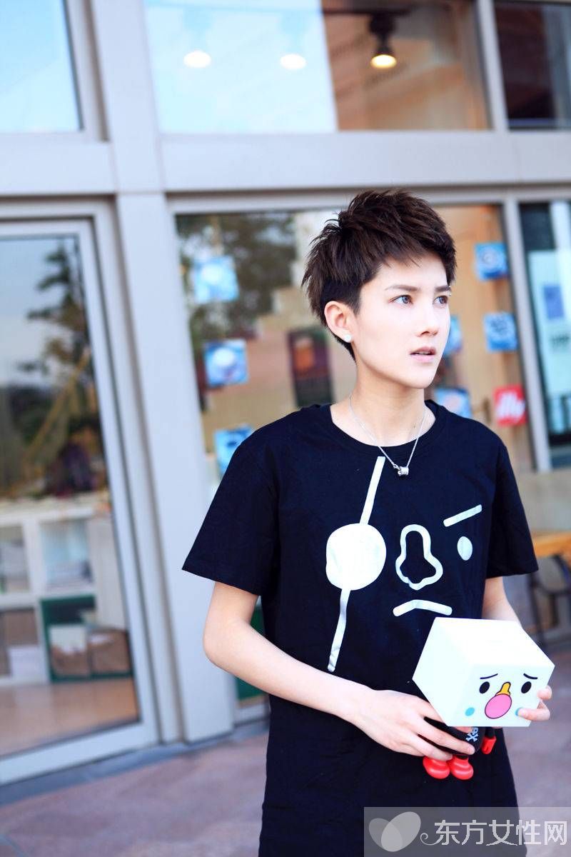 林弯弯是男是女  林弯弯整容前后对比照曝光