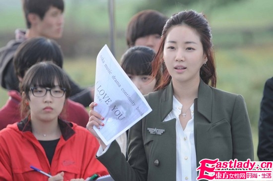 金莎朗整容前后对比照 金莎朗整容了吗