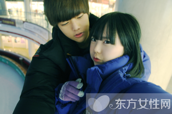 李世龙洪瑛琦相恋两年生子 韩国19岁男星李世龙喜当爹