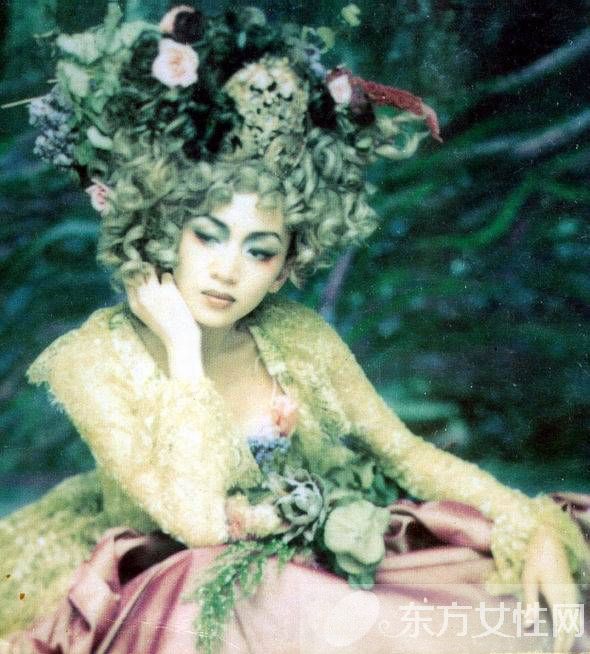 梅艳芳遗物拍卖会结束 新秀奖杯以129万天价卖出