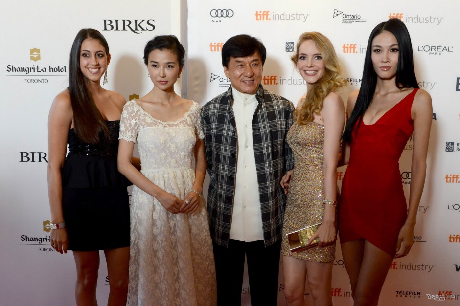 姚星彤被成龙潜规则是真的吗  透视门事件照片露半乳走光