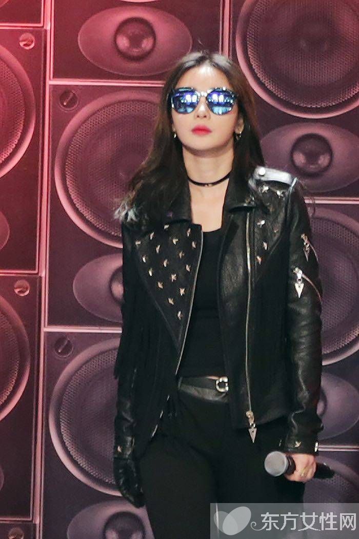 美女主播柳岩被韩庚等人闹伴娘 伴郎团集体被指责