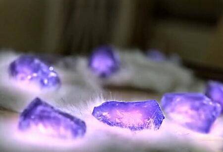 《花千骨》中的验生石是什么  颜色与别人不同的真正原因