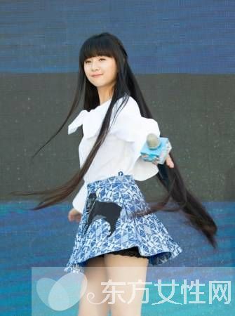 小彩旗比基尼照曝光 小彩旗与28岁老公上演老少恋