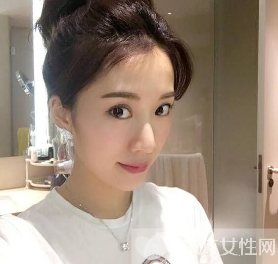 阔太李念微博晒海量炫富照 李念晒自拍被网民吐槽