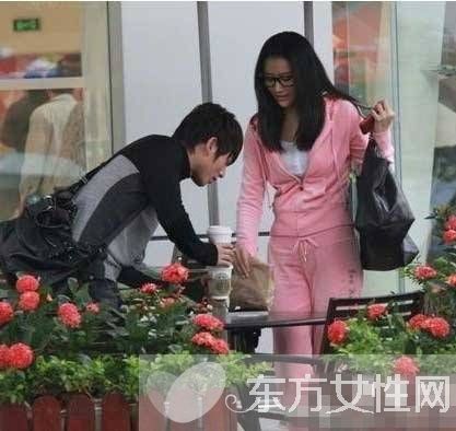 网曝韩寒出轨赵卓娜 偷情证据大曝光