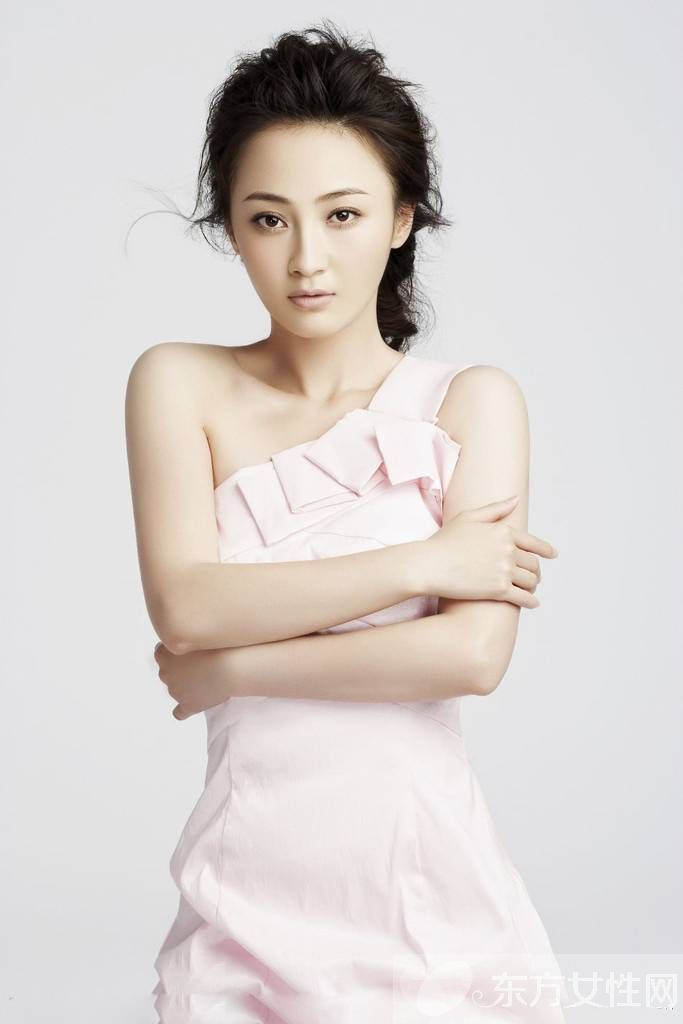 姚笛亮相发布会谈爱情观 文章出轨门内幕曝光