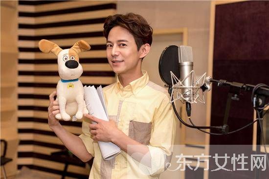 何炅摸赵丽颖大腿图片曝光 何炅背后的女人居然是她