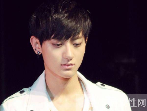 王思聪调侃黄子韬约炮骗女孩 揭黄子韬耍大牌遭封杀