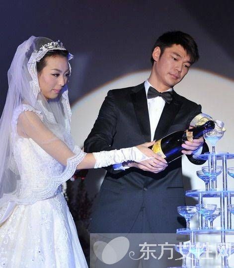 郑智老婆身价成谜 深扒恒大球员虐狗婚姻生活