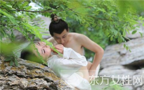 90后校园情侣野战经验分享 激情啪啪尺度惊人