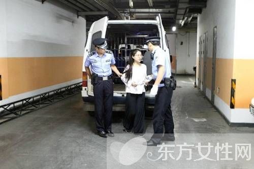 炫富女郭美美是谁 郭美美与干爹王军激战图遭曝光