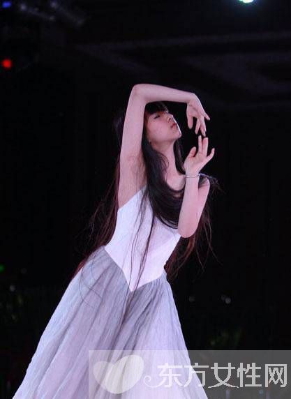 小彩旗比基尼照曝光 小彩旗与28岁老公上演老少恋