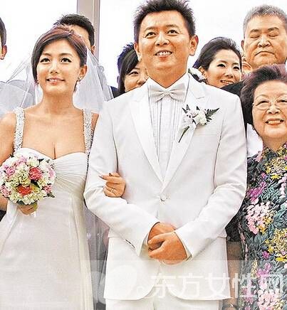 庹宗康陪老婆kiki逛超市 堪称演艺圈新好男人