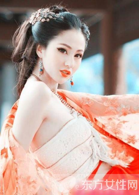 巨乳女星蓝燕白灵恋情曝光 蓝燕出柜自曝不会选择男生