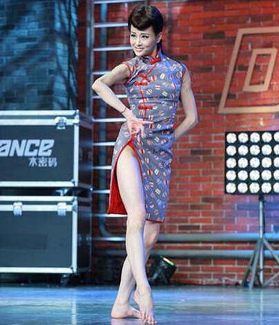 中国好舞蹈旗袍美女周丽君 微博私照曝劈叉走光图