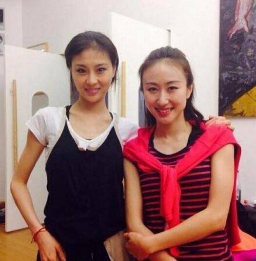 中国好舞蹈旗袍美女周丽君 微博私照曝劈叉走光图