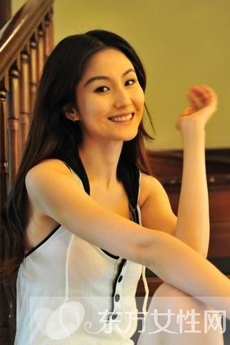 巨乳女星蓝燕白灵恋情曝光 蓝燕出柜自曝不会选择男生