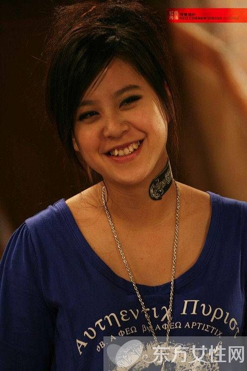 黄小柔穿黑色婚纱结婚公公力挺 黄小柔微博晒大肚照