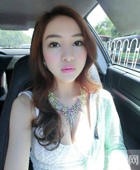 炫富女郭美美是谁 郭美美与干爹王军激战图遭曝光