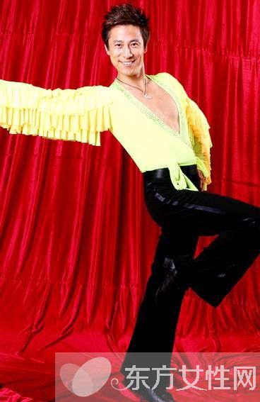 解小东近况被爆隐婚多年 儿子成年还 妻管严