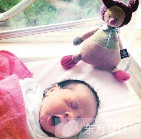 林嘉欣女儿照片曝光 林嘉欣 不当怪兽家长