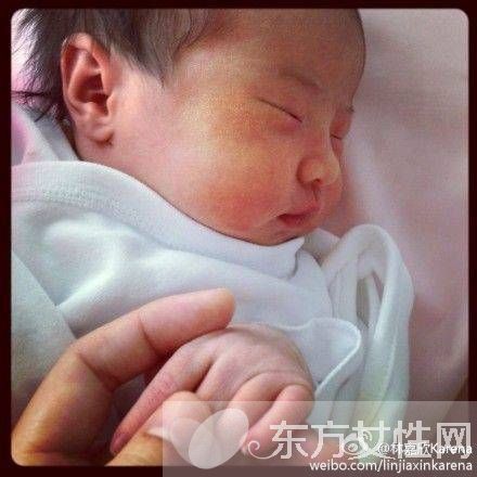 林嘉欣女儿照片曝光 林嘉欣 不当怪兽家长