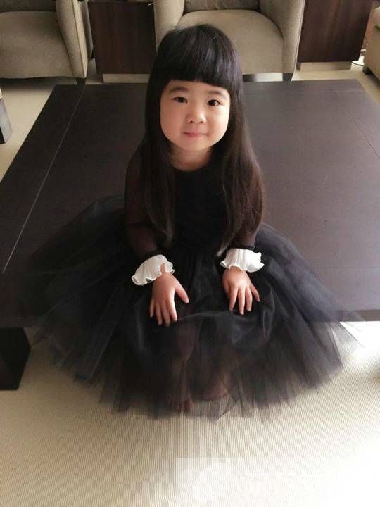 曹格微博晒度假照 grace姐姐旅馆大长腿照片曝光