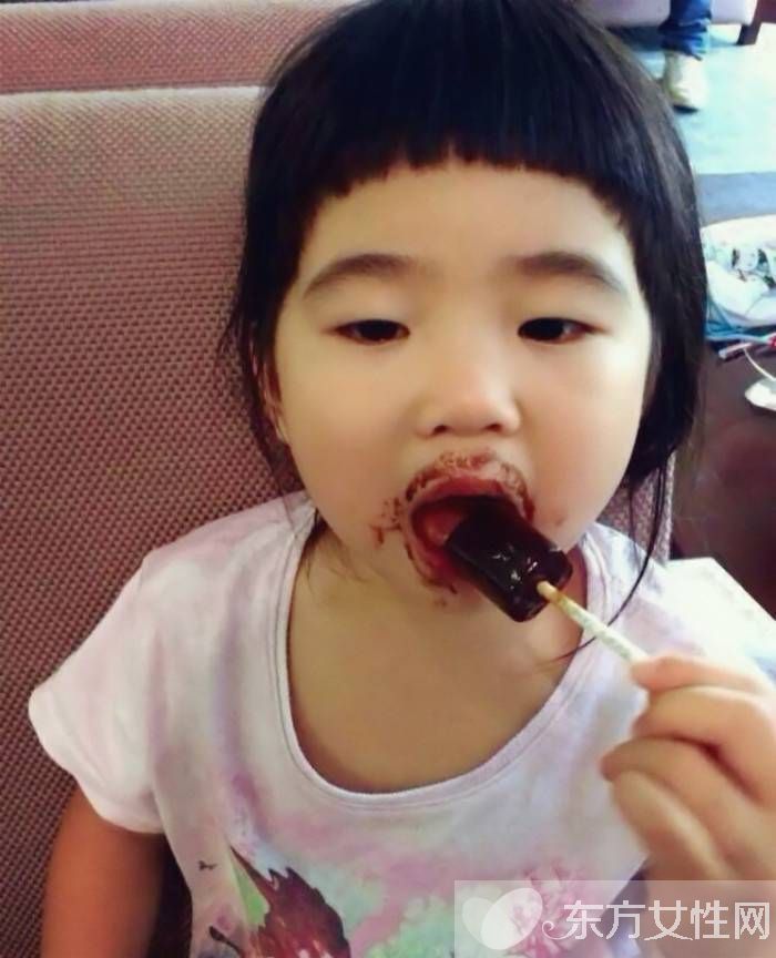 曹格微博晒度假照 grace姐姐旅馆大长腿照片曝光