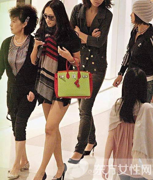 章子怡母亲李涿生资料 章子怡和王健林什么关系