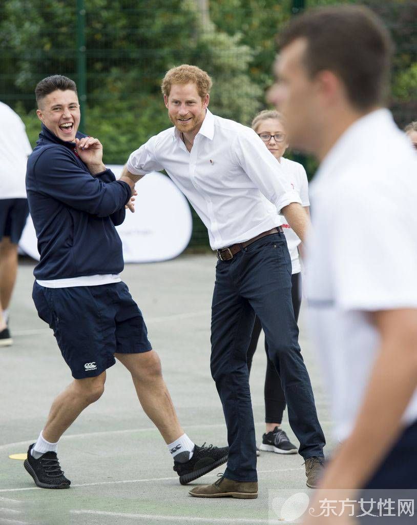 曝哈里王子无缘王位 私生活糜烂遭公众唾弃