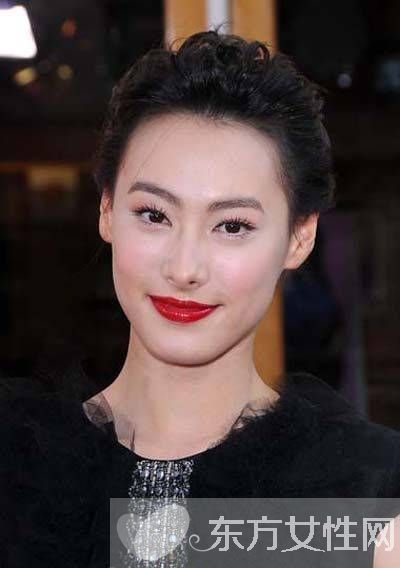 梁洛施近况曝光 与一对儿子逛商场但不见长子