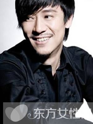 解小东近况被爆隐婚多年 儿子成年还 妻管严