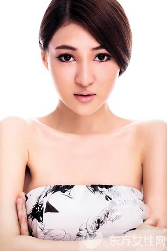 炫富女郭美美是谁 郭美美与干爹王军激战图遭曝光